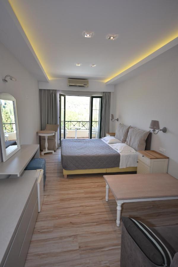 Callisto Beach Hotel Liapades Bagian luar foto