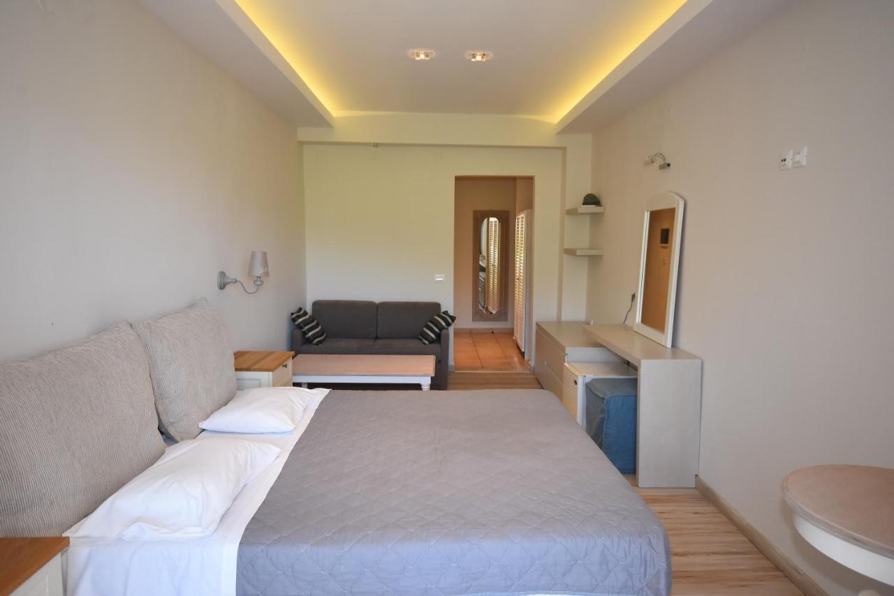 Callisto Beach Hotel Liapades Bagian luar foto