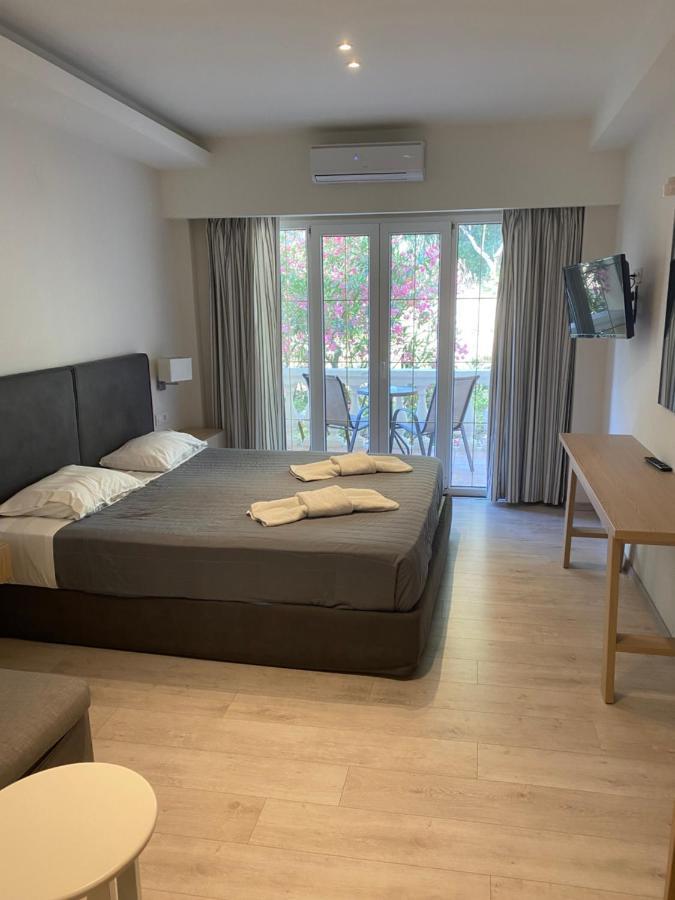 Callisto Beach Hotel Liapades Bagian luar foto