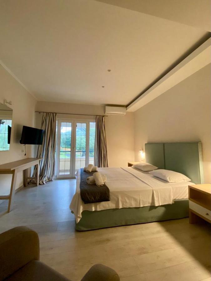Callisto Beach Hotel Liapades Bagian luar foto